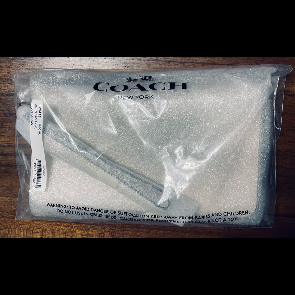 Coach (Brand New- perfect condition) full wallet with wristlet - Picture 2 of 6
